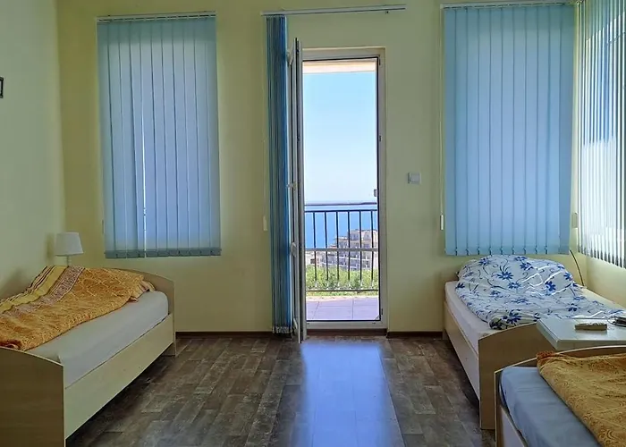 Byala Grape House بيت للعطل بايالا